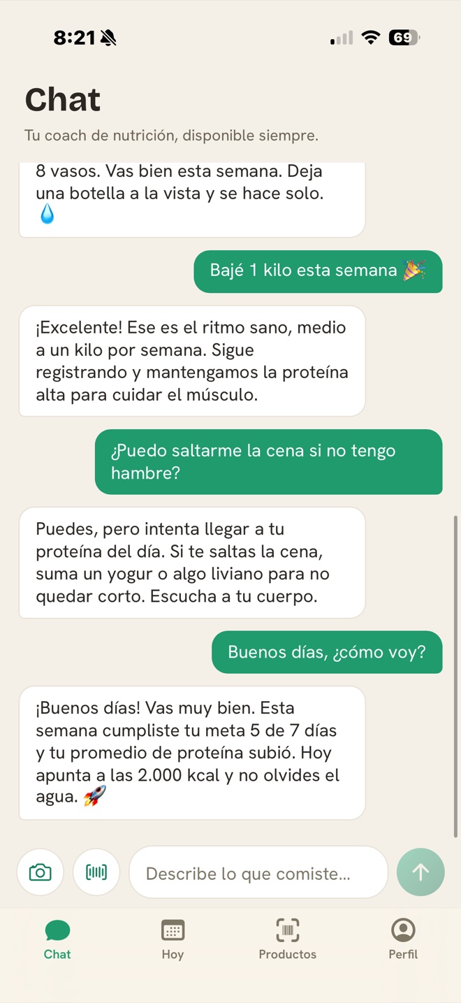Pantalla Coach de NutriCoach con una conversación natural sobre comida